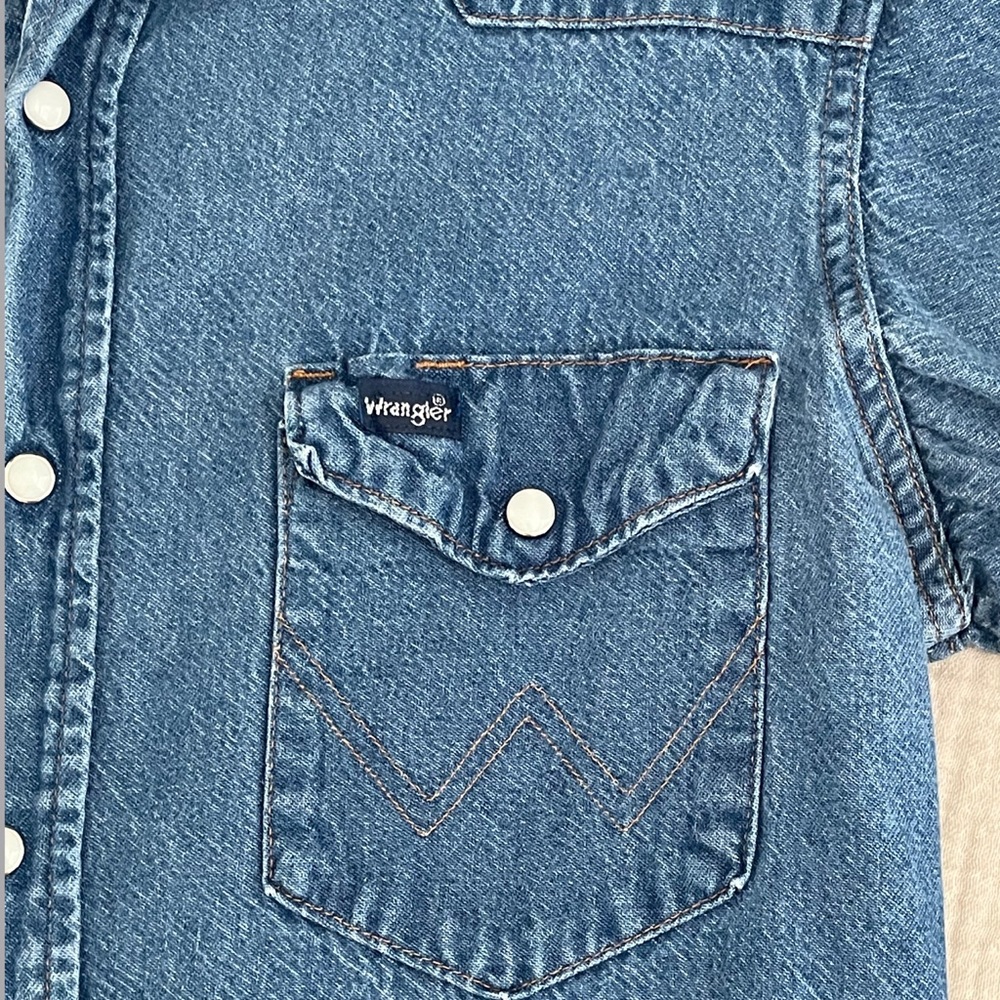 VINTAGE Wrangler denim button down shirt regular fit x-long tails size 1… - Picture 5 of 8
